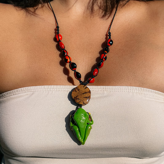 Amazonian Vine Necklace – Green Tree Frog