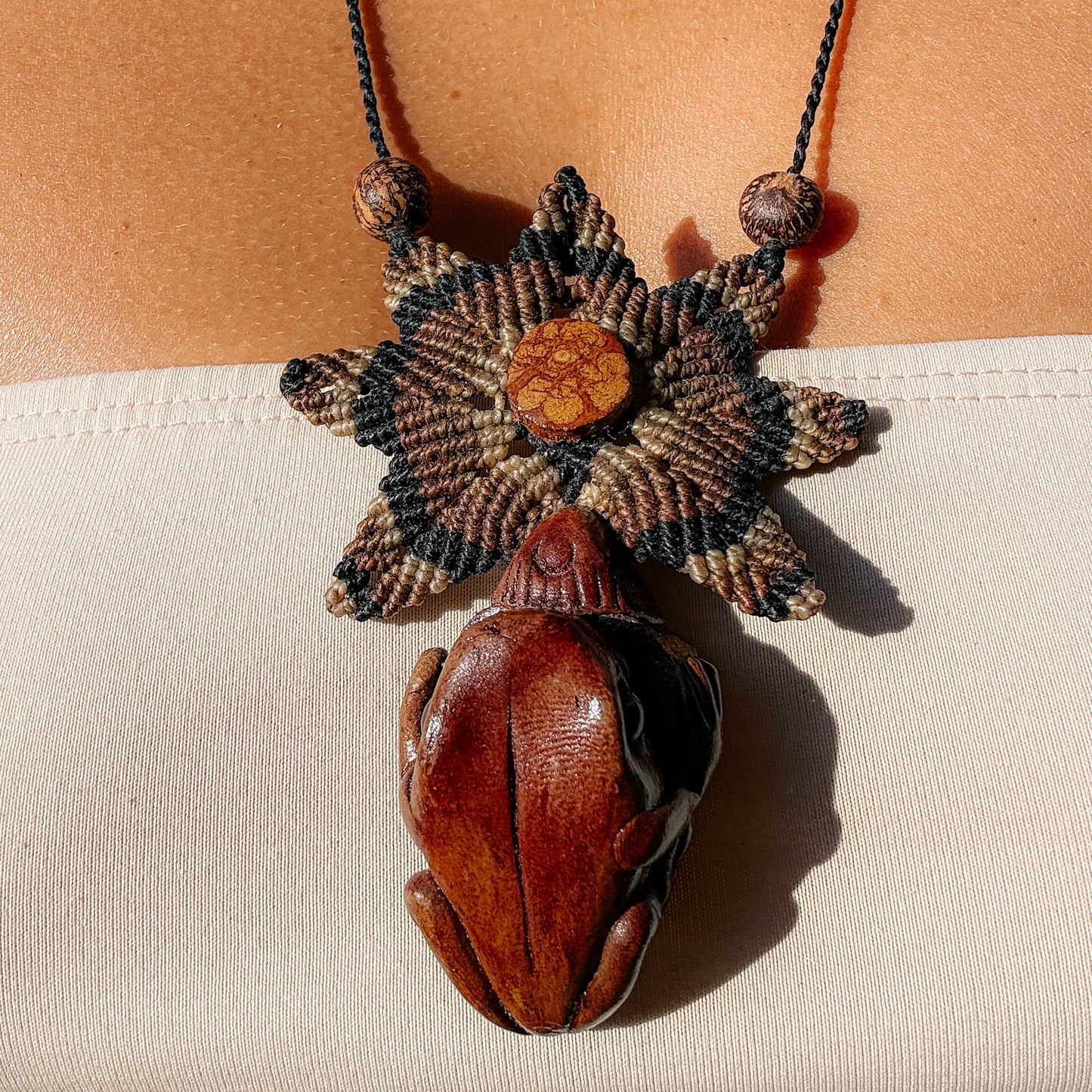 Amazonian Vine Necklace – Emerald Frog
