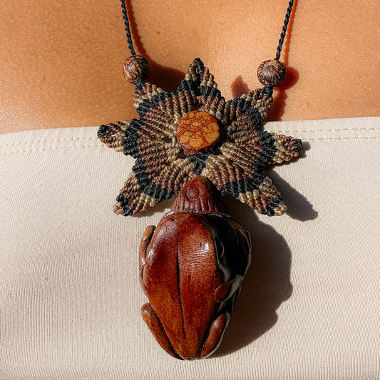 Amazonian Vine Necklace – Emerald Frog